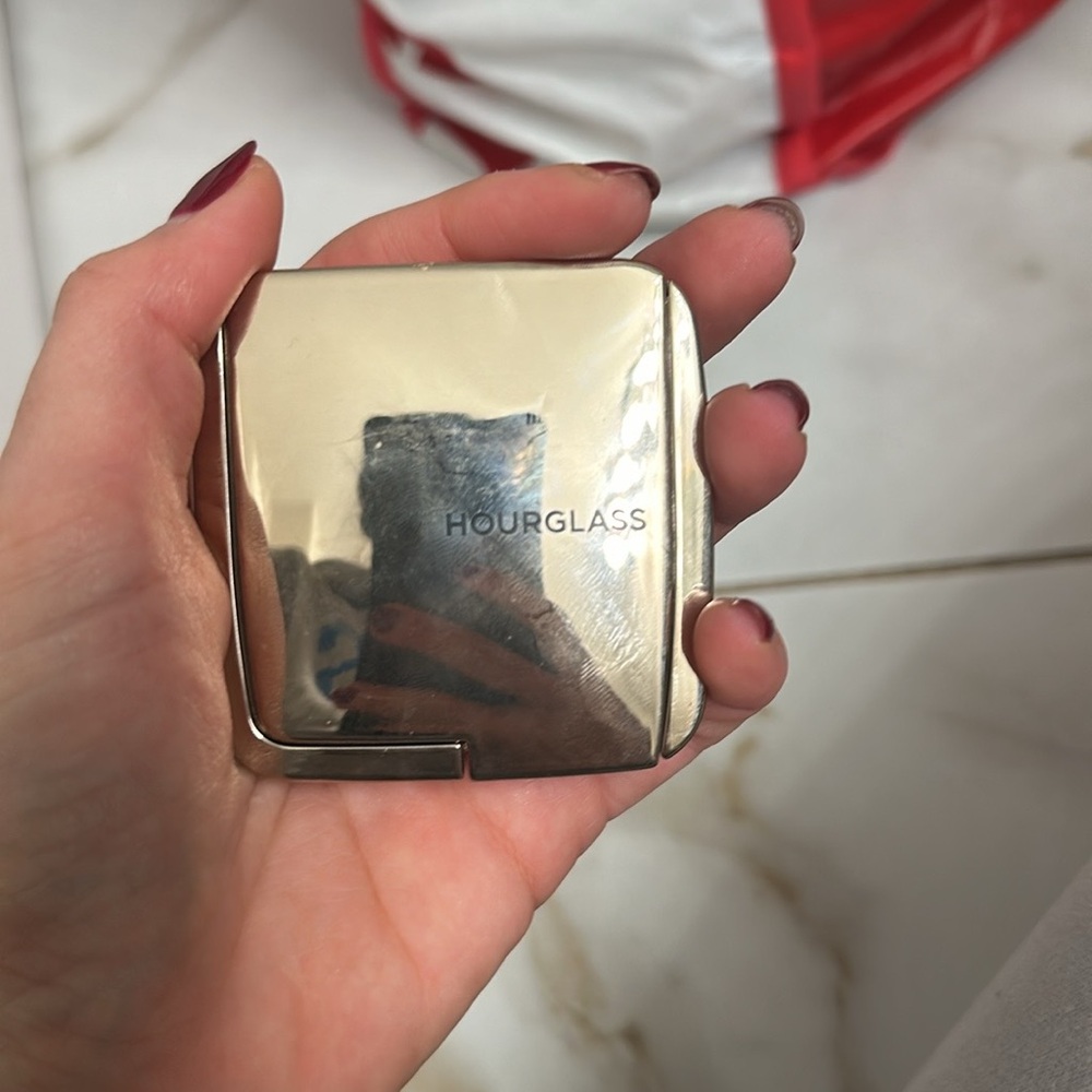 Hourglass
Ambient® Lighting Bronzer